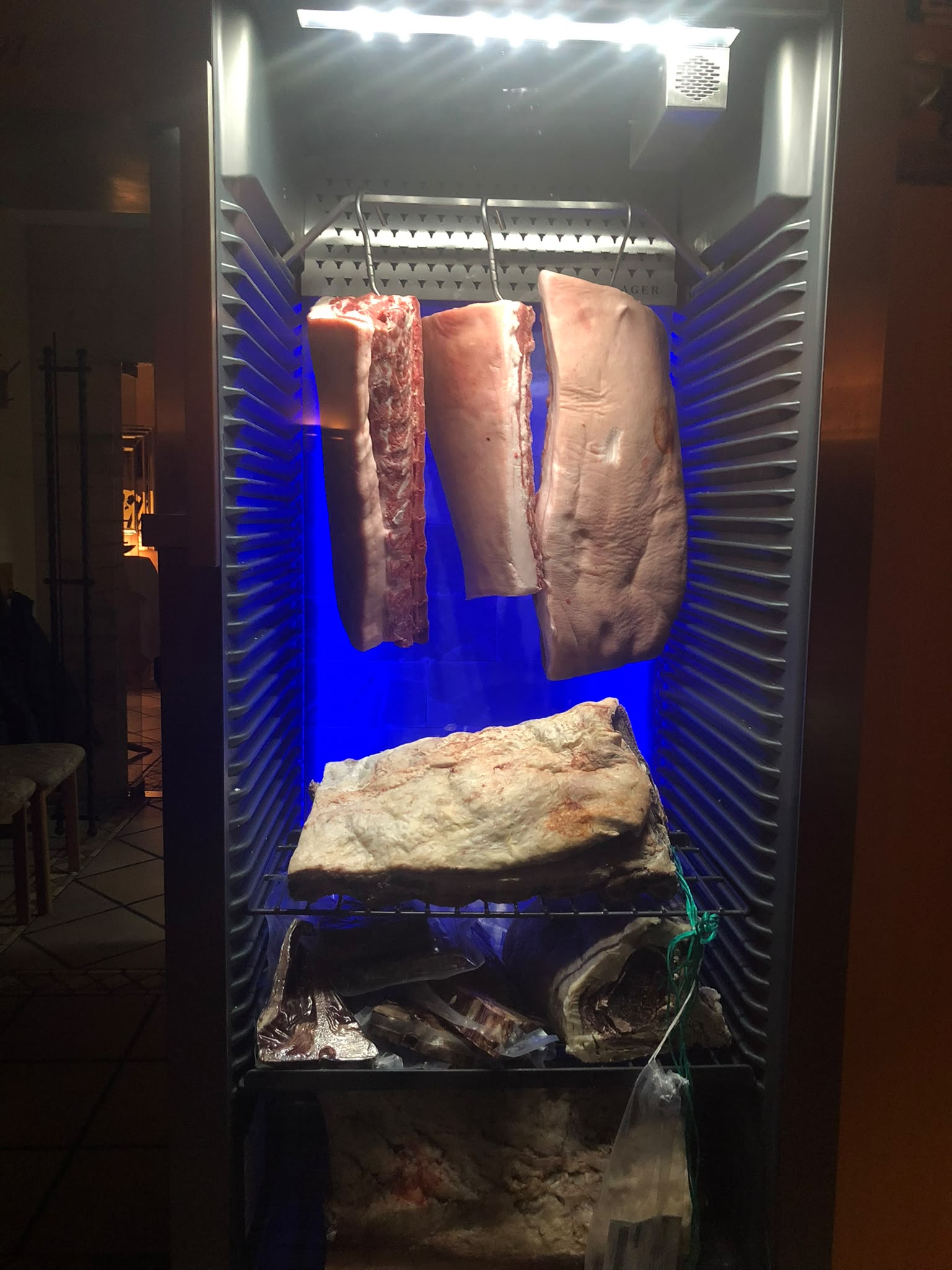 Dry-Age Reifeschrank im Gasthaus zum Bären